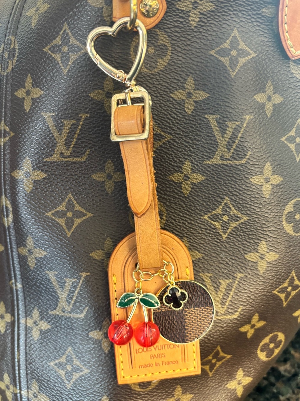 Authentic Louis Vuitton
Vachetta Bag Charm, Cherries, Rhinestone Clover 7.5 in. - Picture 2 of 7